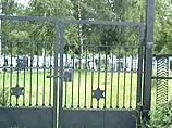 Вандалы снова надругались над десятками могил на еврейском кладбище в Петербурге 