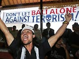 На курортном острове Бали в среду проходит стихийный митинг с требованием немедленно казнить трех боевиков, приговоренных к смертной казни за серию терактов на курортном острове Бали в 2002 году