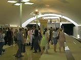 Миллионной пассажирке казанского метро подарили цветной телевизор Миллионной пассажирке казанского метро подарили цветной телевизор