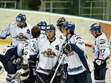 В российской хоккейной Суперлиге лидеры побеждают синхронно

