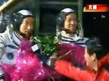 Экипаж второго в истории Китая пилотируемого космического корабля "Шэньчжоу-6" приземлился около 00:50 по московскому времени, сообщает китайское телевидение