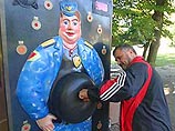 В Калининграде появился аттракцион-"груша" для битья сотрудника ГИБДД в форме (ФОТО) В Калининграде появился аттракцион-"груша" для битья сотрудника ГИБДД в форме (ФОТО)