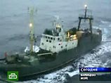 Экипаж российского траулера, уличенный в незаконном промысле, захватил двух норвежских инспекторов рыбоохраны и скрылся. Инцидент произошел в понедельник в районе архипелага Шпицберген