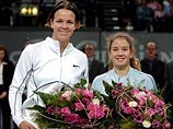 Американка Линдсэй Дэвенпорт, выигравшая в воскресенье турнир первой категории женской теннисной ассоциации Zurich Open с призовым фондом $1,3 миллиона, вернула себе титул первой ракетки мира