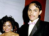 Джанет Джексон вышла замуж за солиста R&B группы DeBarges, Джеймса Дебарджа в 1984 году, когда ей было 18, а ему 21