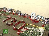 В Москве проходит акция памяти жертв теракта в театральном центре на Дубровке. В среду отмечается третья годовщина со дня трагедии. В траурных мероприятиях примут участие пострадавшие при теракте, их родные, близкие, друзья
