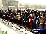 В Москве проходит акция памяти жертв теракта в театральном центре на Дубровке В Москве проходит акция памяти жертв теракта в театральном центре на Дубровке