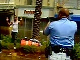 В настоящее время полиция проводит расследование в отношении еще 240 своих коллег, которые оставили служебный пост. Кроме этого, 12 полицейских Нового Орлеана подозреваются в мародерстве после урагана, а именно кражах из крупного промтоварного магазина