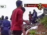 В Индии пассажирский поезд упал с моста в реку