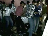 К утру в воскресенье число жертв серии взрывов, прогремевших в индийской столице в субботу вечером, возросло до 43 человек, в больницах находятся до 70 раненых, сообщил телеканал NDTV со ссылкой на медицинские учреждения