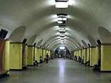 В Москве на станции метро "Рижская" в четверг утром неизвестный распылил в вагоне слезоточивый газ
