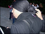 В 2004 году вступил в силу закон о запрете ношения хиджаба