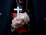Католический священник запрещен за то, что сослужил женщинам