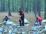 В День народного единства активисты движения убрали 855 дворов, скверов и парков; отремонтировали 972 подъезда, покрасили 1213 заборов и скамеек, накормили 689 бездомных животных, подарили 984 цветка и даже накормили горячим обедом сотрудника ГИБДД В День народного единства активисты движения убрали 855 дворов, скверов и парков; отремонтировали 972 подъезда, покрасили 1213 заборов и скамеек, накормили 689 бездомных животных, подарили 984 цветка и даже накормили горячим обедом сотрудника ГИБДД
