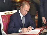 Владимир Путин в субботу подписал три закона 