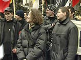 Митинг в поддержку 39 нацболов, которых обвиняют в захвате общественной приемной президента России, прошел в столице. Пикетчики считают, что активистов НБП незаконно содержат под стражей, сообщает "Эхо Москвы".