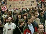 Жители Мадрида вышли на центральную площадь города протестовать против возможного раскола страны Жители Мадрида вышли на центральную площадь города протестовать против возможного раскола страны
