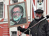 Николай Гиренко был убит в Петербурге 19 июня 2004 года в собственной квартире. Он являлся одним из ведущих экспертов по проблемам расизма и национализма и консультировал правоохранительные органы при расследовании уголовных дел