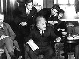 Врачи вынудили Эйнштейна подбирать окурки