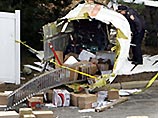 В США грузовой самолет потерпел крушение, зацепившись крылом за крышу супермаркета (ФОТО)
