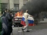 Москва, июнь 2002 года, Манежная площадь. Просмотр футбольного матча Япония - Россия закончился беспорядками и поджогами