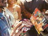 В ЮАР учителя бесплатно раздавали школьникам DVD с порно В ЮАР учителя бесплатно раздавали школьникам DVD с порно