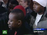 По данным "Интерфакса", несколько неизвестных напали на пятерых иностранных студентов, возвращавшихся из ночного клуба. По словам потерпевших, Нападавшие были вооружены бейсбольными битами По данным "Интерфакса", несколько неизвестных напали на пятерых иностранных студентов, возвращавшихся из ночного клуба. По словам потерпевших, Нападавшие были вооружены бейсбольными битами
