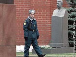 Кремлевских стражей одели в "космическую" форму Кремлевских стражей одели в "космическую" форму