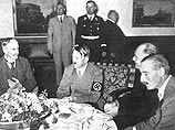 в сентябре 1938 года Англия и Франция заключают так называемый "Мюнхенский сговор" с гитлеровской Германией и фашистской Италией, после чего от Чехословакии отторгается Судетская область, а затем оккупируется и вся Чехословакия