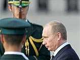 У трапа лайнера был выстроен почетный караул. После короткой церемонии встречи президент РФ направился в свою токийскую резиденцию У трапа лайнера был выстроен почетный караул. После короткой церемонии встречи президент РФ направился в свою токийскую резиденцию