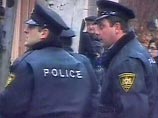 Родственники участницы "революции роз", сторонницы партии "Национальное движение" Луизы Пипия собрались перед зданием областной администрации в Зугдиди, требуя от властей выяснить ее местонахождение Родственники участницы "революции роз", сторонницы партии "Национальное движение" Луизы Пипия собрались перед зданием областной администрации в Зугдиди, требуя от властей выяснить ее местонахождение