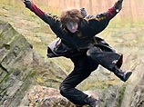 Успех 16-летнего актера в экранизации книг Джоан Роулинг так огромен, что за роль в новой картине "Гарри Поттер и Орден Феникса" ему предложили 8 млн фунтов