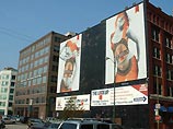 Каждый пятый британский водитель за рулем отвлекается на голых фотомоделей на рекламных щитах Каждый пятый британский водитель за рулем отвлекается на голых фотомоделей на рекламных щитах