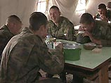 Как сообщает "Коммерсант", согласно проекту нового меню для военнослужащих, с 2007 года их станут усиленно кормить мясом, яйцами и сычужным сыром, поить коровьим молоком и бутилированной водой Как сообщает "Коммерсант", согласно проекту нового меню для военнослужащих, с 2007 года их станут усиленно кормить мясом, яйцами и сычужным сыром, поить коровьим молоком и бутилированной водой