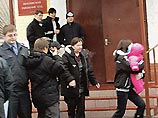 В Люблинском суде по уголовным делам в понедельник состоялось первое заседание по скандальному делу 11-летней мамы Вали Исаевой, которая 8 июля родила дочь от 22-летнего гастарбайтера Хабибулы, пишет "Комсомольская правда" В Люблинском суде по уголовным делам в понедельник состоялось первое заседание по скандальному делу 11-летней мамы Вали Исаевой, которая 8 июля родила дочь от 22-летнего гастарбайтера Хабибулы, пишет "Комсомольская правда"