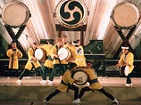Taikoza - одна из самых востребованных и на сегодняшний день самая известная группа японских барабанщиков "тайко". "Тайко" - по-японски означает "большой барабан, который издает звуки, похожие на раскаты грома и нежное журчание ручейка одновременно"