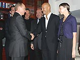 Накануне VI съезда "Единая Россия" принимает новых VIP-членов, меняет символику и предлагает сделать власть "партийной" Накануне VI съезда "Единая Россия" принимает новых VIP-членов, меняет символику и предлагает сделать власть "партийной"