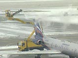 Снегопад осложнил работу аэропортов "Домодедово" и "Шереметьево"
