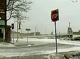 В США из-за снежной бури закрыты сотни километров автотрасс