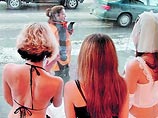 Американский магазин женского белья выставил в витрину живых моделей Американский магазин женского белья выставил в витрину живых моделей