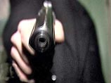 В столице полковник милиции ранил двух подростков, пытавшихся отобрать у него оружие. Как сообщил в среду "Интерфаксу" источник в правоохранительных органах столицы, инцидент произошел накануне в 21:20 во дворе дома 13 на проспекте Маршала Жукова В столице полковник милиции ранил двух подростков, пытавшихся отобрать у него оружие. Как сообщил в среду "Интерфаксу" источник в правоохранительных органах столицы, инцидент произошел накануне в 21:20 во дворе дома 13 на проспекте Маршала Жукова