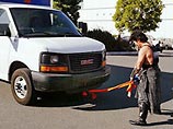 В США 50-летний китаец при помощи своего пениса сдвинул с места грузовик