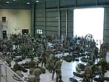 Морпех США, пытаясь покончить с собой, одним выстрелом ранил себя и двоих сослуживцев Морпех США, пытаясь покончить с собой, одним выстрелом ранил себя и двоих сослуживцев