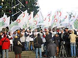 Активисты партии "Яблоко" провели в пятницу на Пушкинской площади в Москве митинг "За выборы мэра" Активисты партии "Яблоко" провели в пятницу на Пушкинской площади в Москве митинг "За выборы мэра"