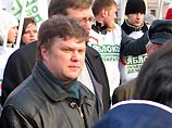 "Москва сегодня - самый бесправный город в стране. Все остальные города имеют право выбирать себе власть, Москва этого права лишилась", - заявил на митинге заместитель председателя партии, лидер ее московского отделения Сергей Митрохин "Москва сегодня - самый бесправный город в стране. Все остальные города имеют право выбирать себе власть, Москва этого права лишилась", - заявил на митинге заместитель председателя партии, лидер ее московского отделения Сергей Митрохин