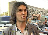 В пятницу сотрудники правоохранительных органов пытаются в течение нескольких часов пытаются проникнуть в квартиру пресс-секретаря Национал-большевистской партии Александра Аверина В пятницу сотрудники правоохранительных органов пытаются в течение нескольких часов пытаются проникнуть в квартиру пресс-секретаря Национал-большевистской партии Александра Аверина