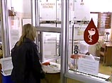 Зараженная ВИЧ-инфекцией кровь из Воронежа нелегальным путем попала в Москву. Специалисты не исключают, что "препараты, сделанные на основе плазмы крови, зараженной ВИЧ-инфекцией, уже не только попали в столицу, но уже проданы и даже кому-то влиты"