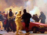 По словам Фратакки, в ночь на 3 декабря было сожжено 79 автомобилей, в ночь на 4-е - 46, в ночь на 5-е - 50, а в ночь на 6 декабря - 56 автомашин. Эти данные, отметил представитель МВД, оправдывают сохранение чрезвычайного положения