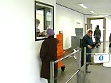 Эстонская сторона передала сегодня властям приграничного Ивангорода 4 тысячи экземпляров визовых анкет для местных жителей. К анкетам потребуется копия паспорта и фотография Эстонская сторона передала сегодня властям приграничного Ивангорода 4 тысячи экземпляров визовых анкет для местных жителей. К анкетам потребуется копия паспорта и фотография