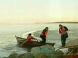 По расчетным данным китайских и российских специалистов, передний край пятна нитробензола в реке Сунгари приблизился в среду на расстояние 35-50 км от ее впадения в Амур